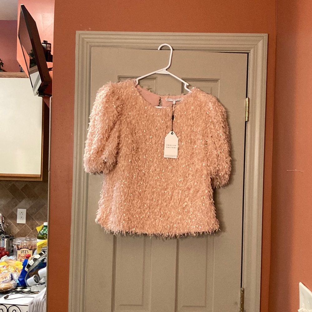 Fuzzy beautiful top